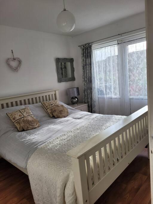 Riverside Bungalow - Direct River Access! Ystradgynlais Esterno foto