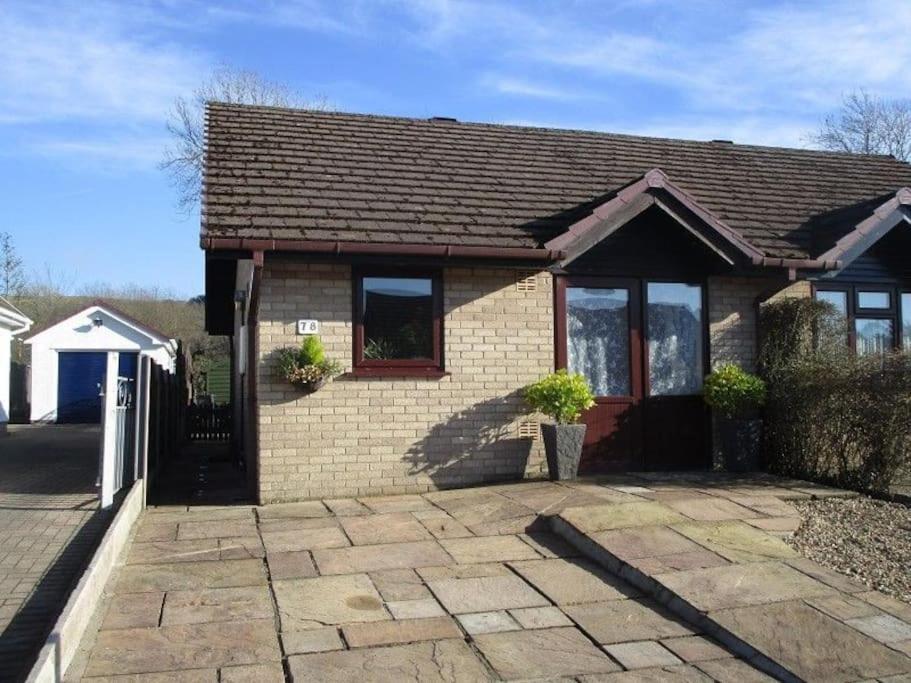 Riverside Bungalow - Direct River Access! Ystradgynlais Esterno foto