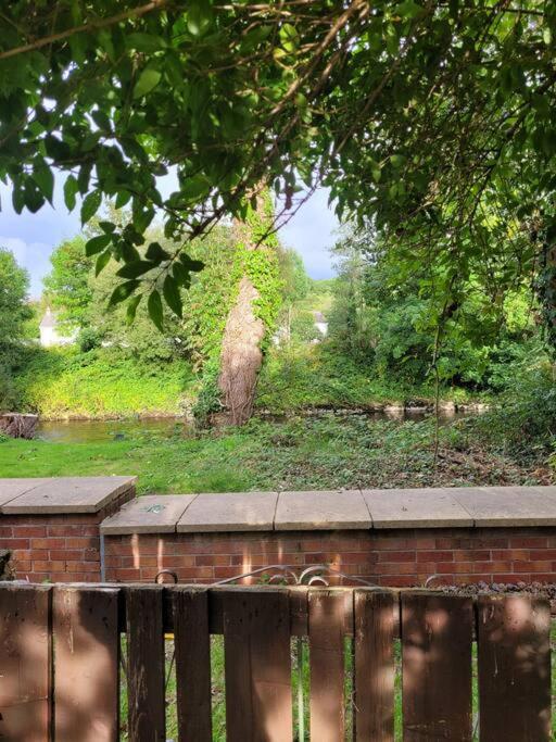 Riverside Bungalow - Direct River Access! Ystradgynlais Esterno foto