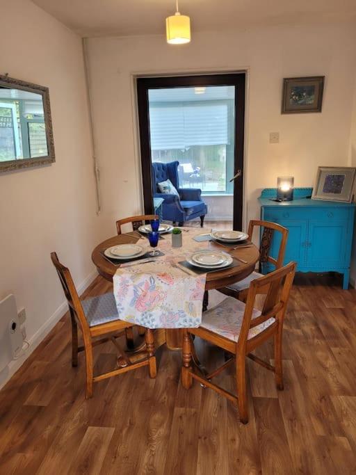 Riverside Bungalow - Direct River Access! Ystradgynlais Esterno foto