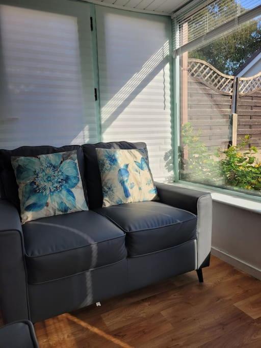 Riverside Bungalow - Direct River Access! Ystradgynlais Esterno foto